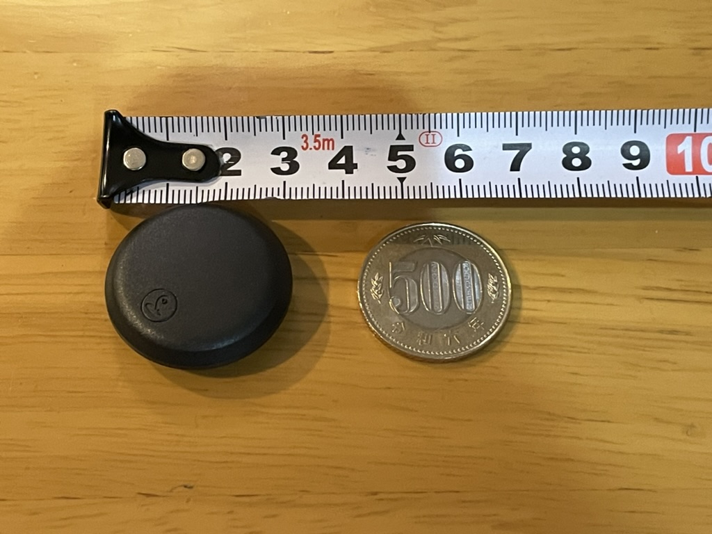 LUHIUMOYAのエアタグ互換のサイズを比較した画像