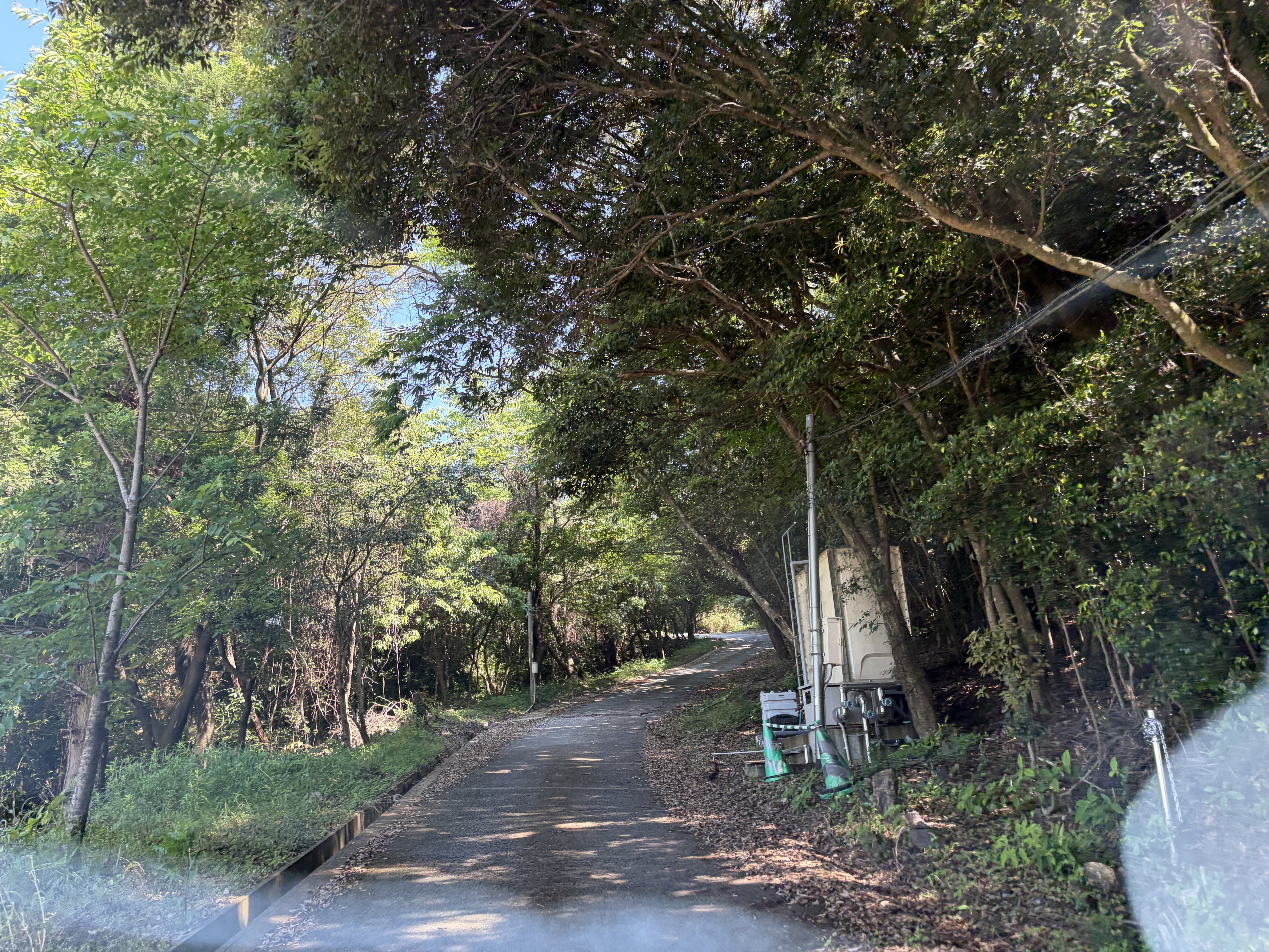 BASE.5へ向かう途中の細い道路