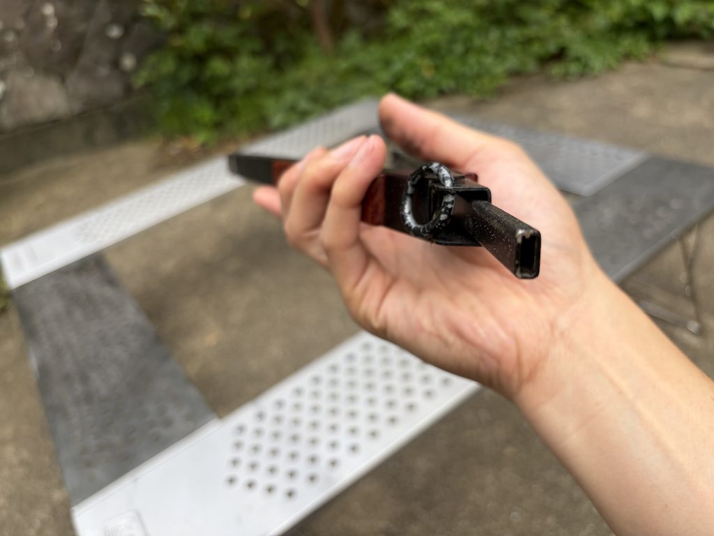 BUNDOK薪バサミは火吹き棒の機能付き