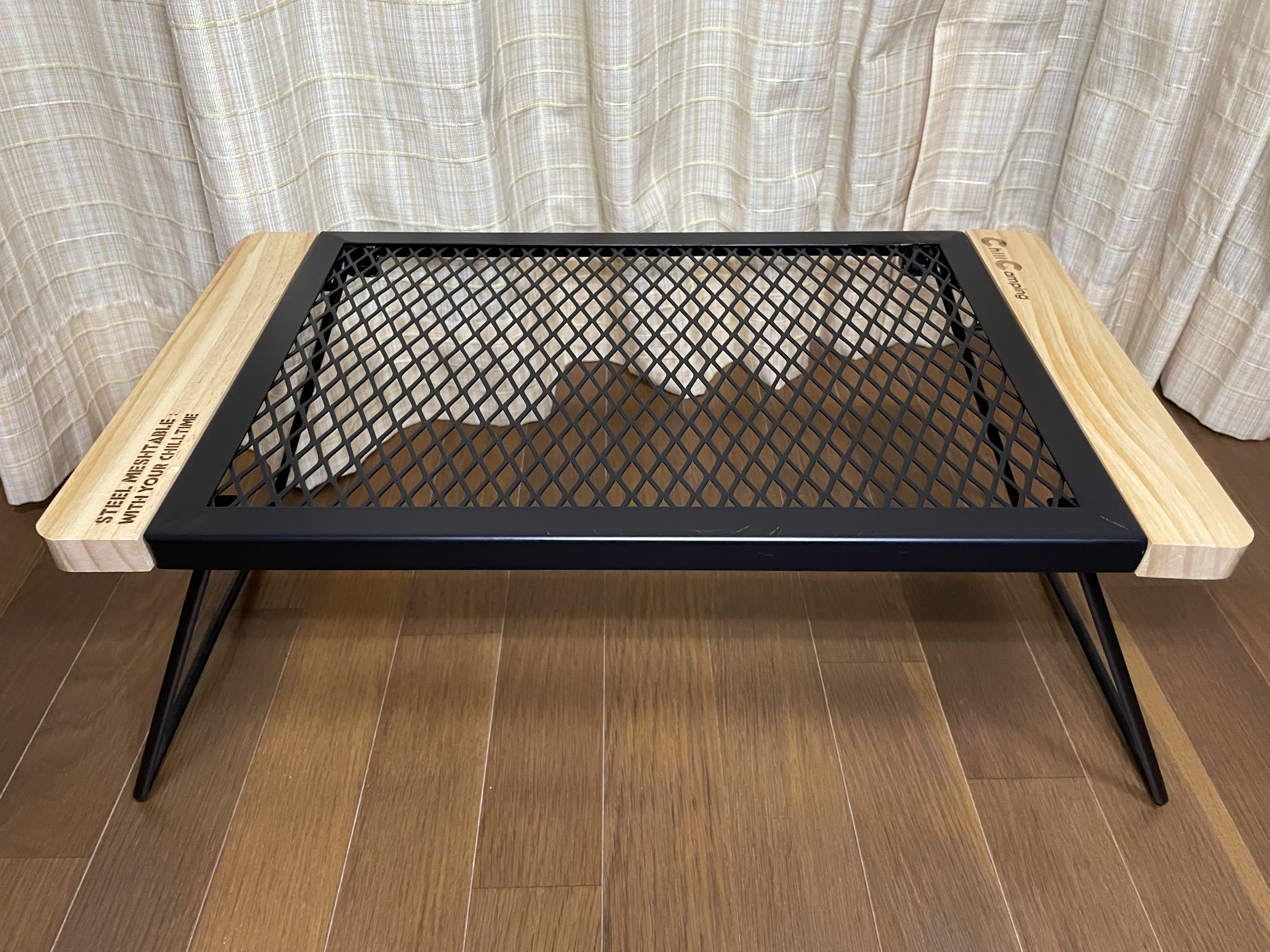 ChillCampingアイアンテーブルを紹介している画像