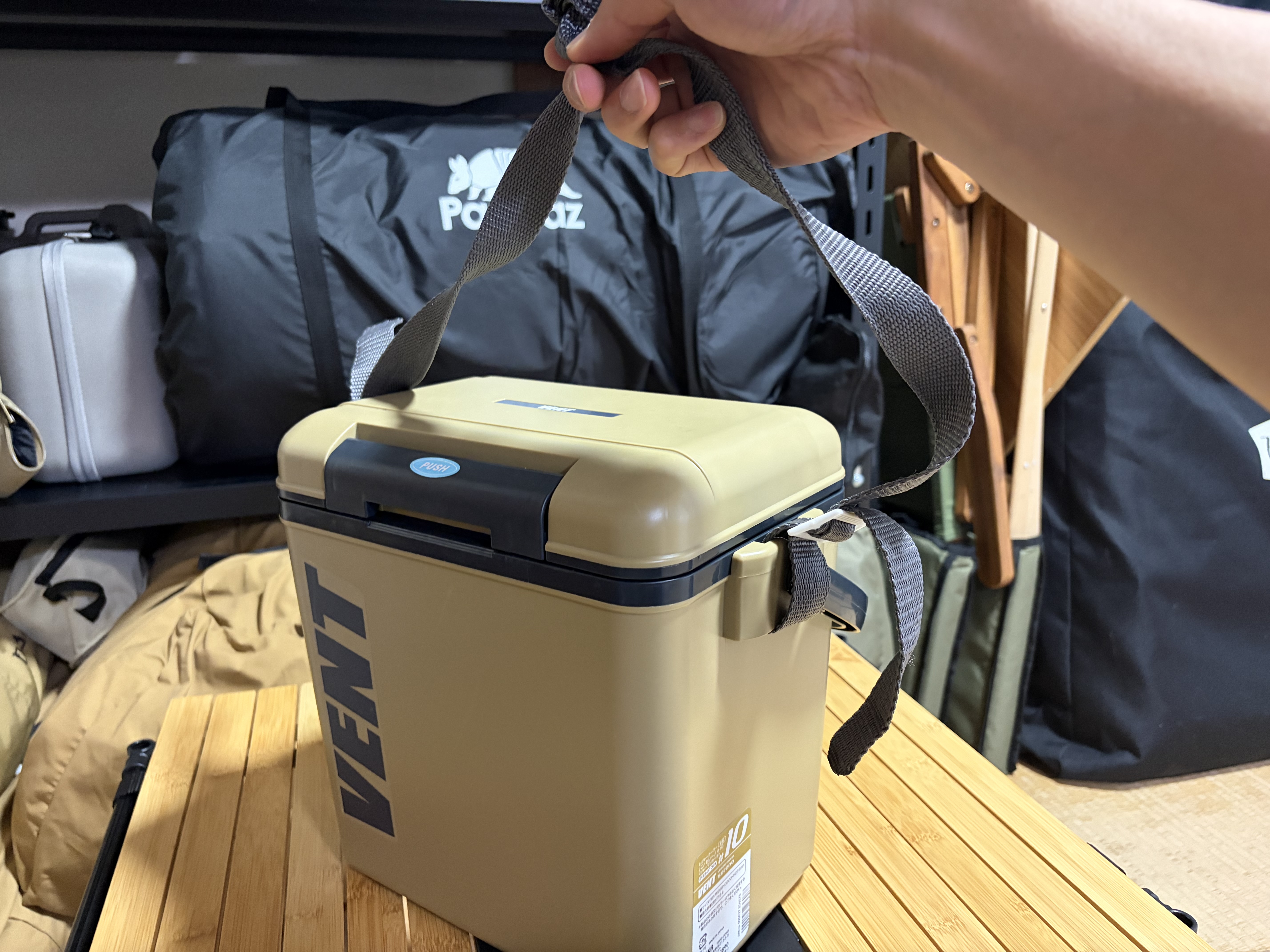 ショルダー付きで持ち運びしやすいSANKA vent 7.6Lクーラーボックス