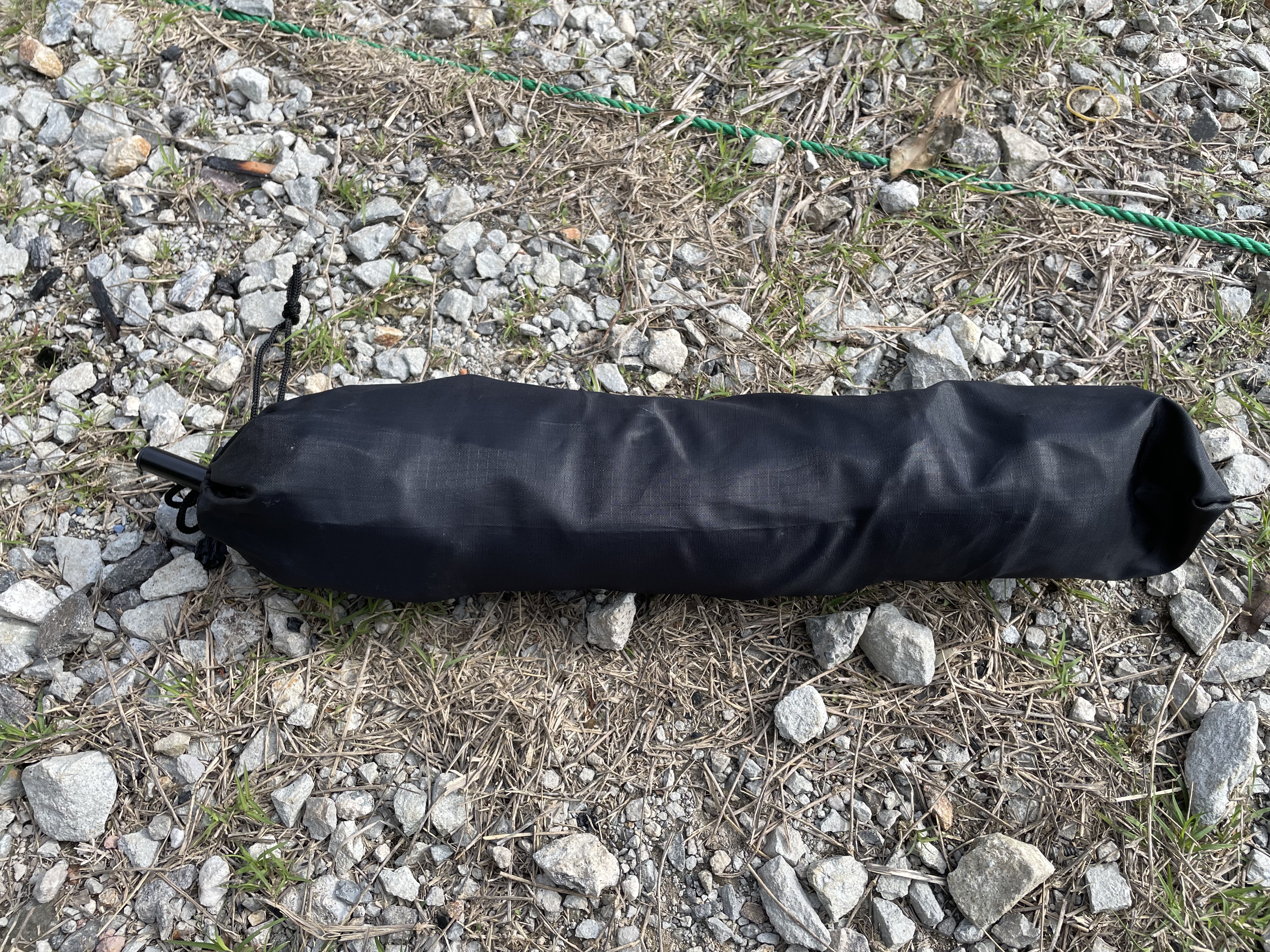 ダイソーのハンギングラックにオプションパーツを追加して純正収納袋がパンパンになった状態