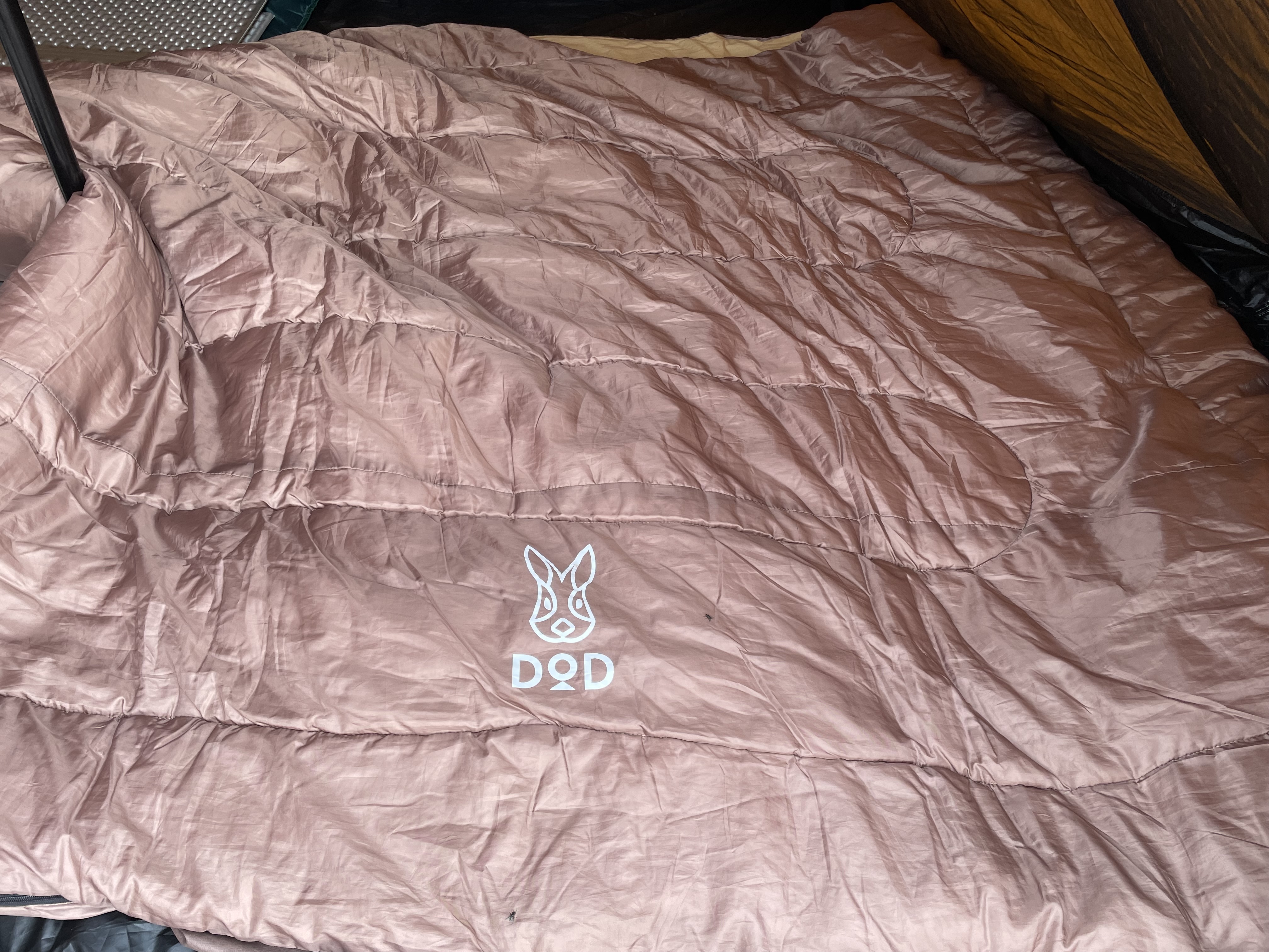 DODわがやのシュラフを実際のキャンプで使っている写真