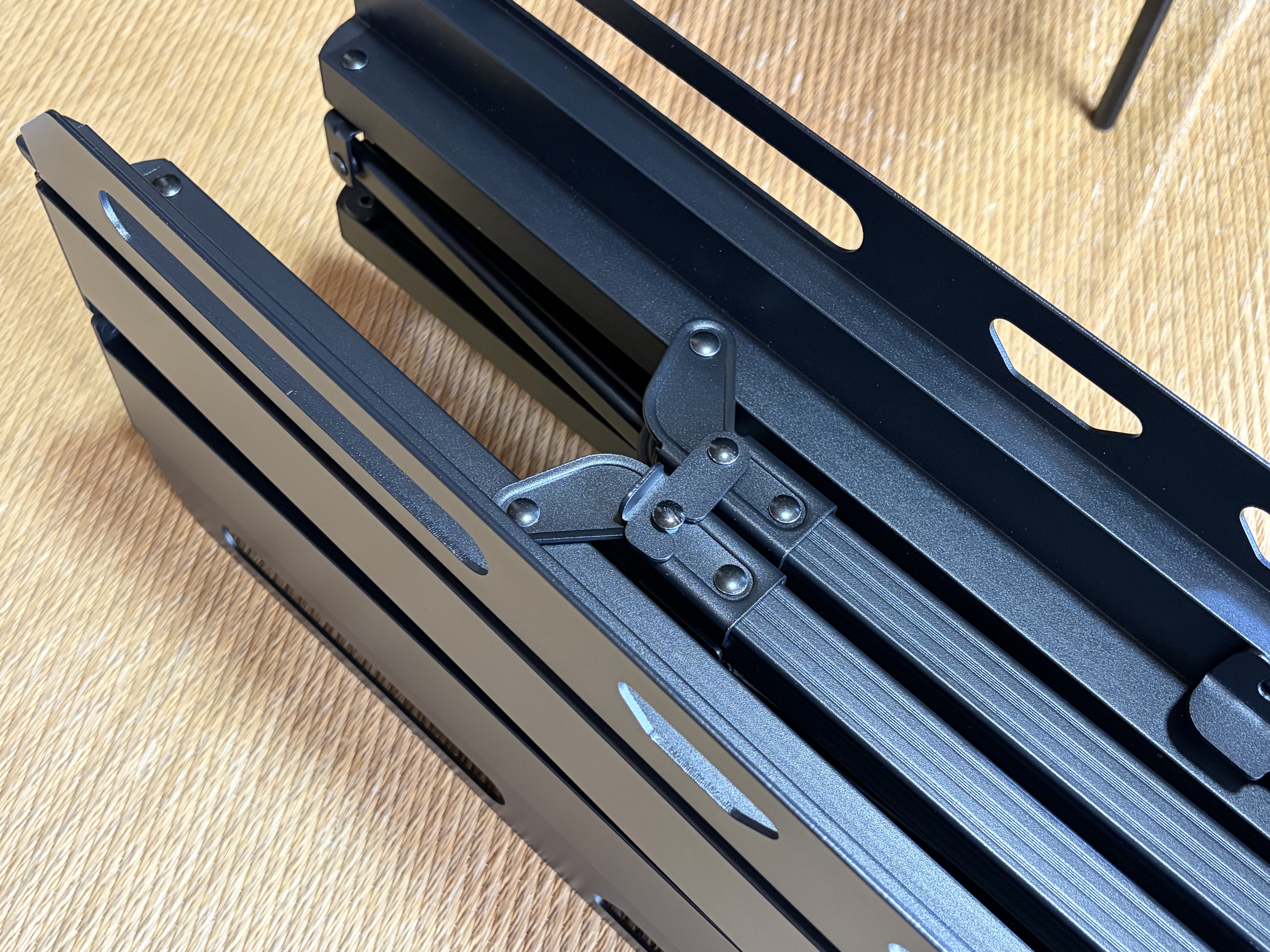 FIELDOORアルミパネルテーブル135を固定するフック