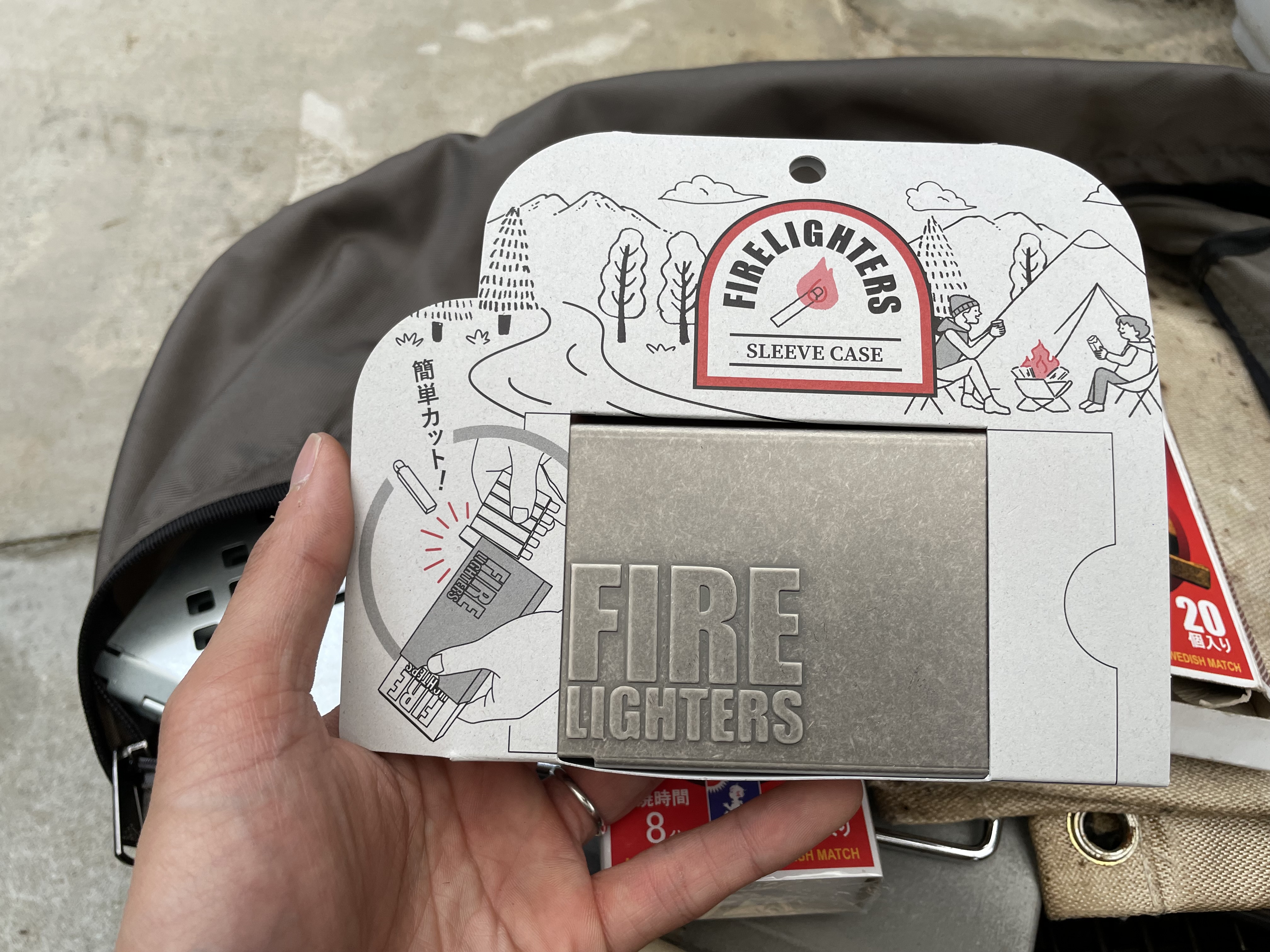 ファミリーキャンプ初心者に人気のFIRELIGHTERS着火剤ケース付きモデル