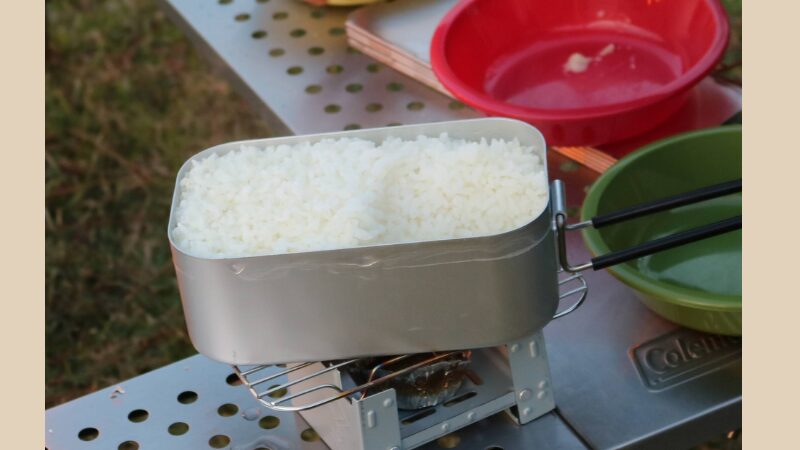 最初にメスティンで飯盒をした写真