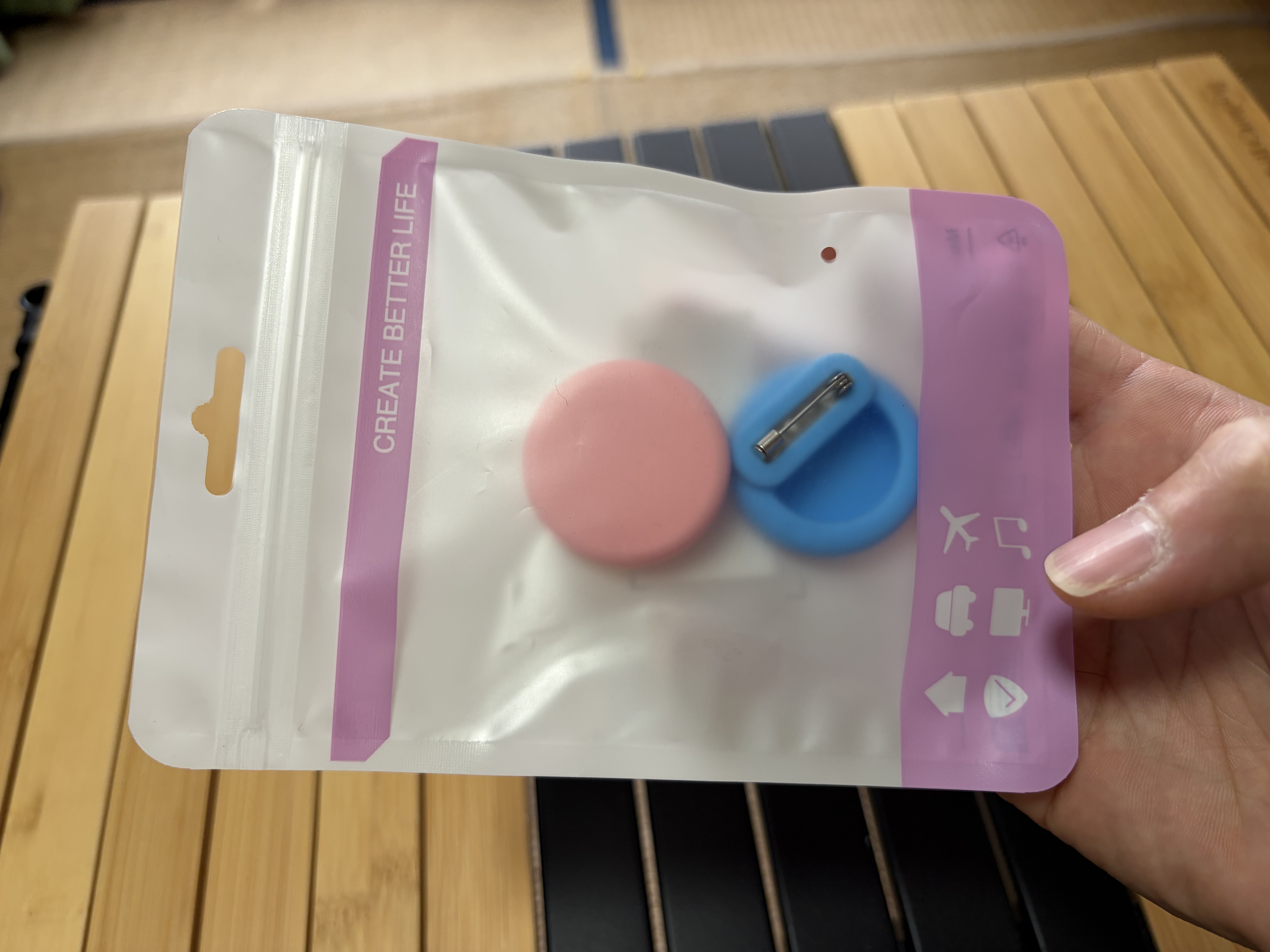 UMUSTのAirTag用シリコンケースを子どもの迷子対策用として紹介するイメージ