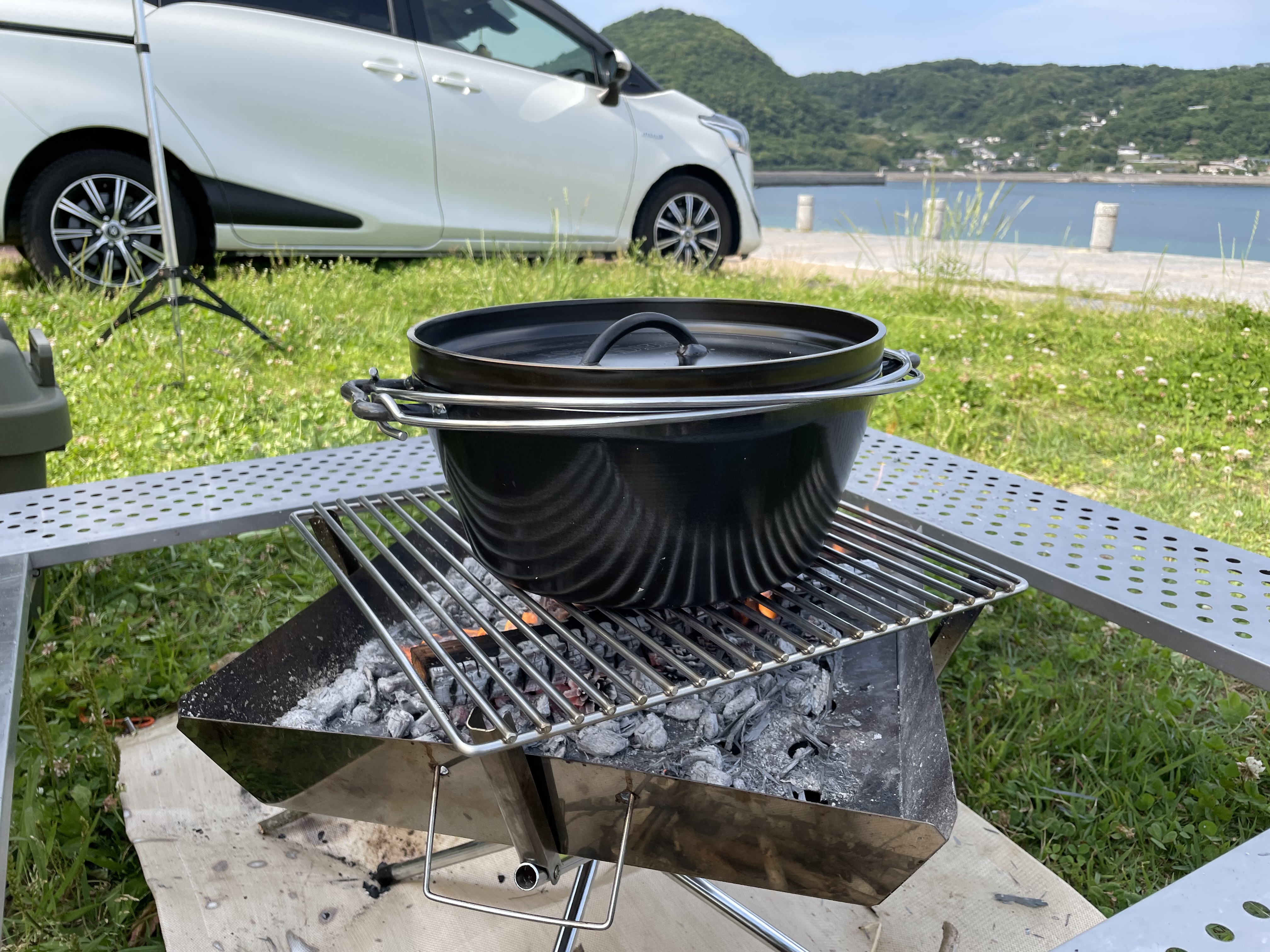 実際にユニフレームのUFダッジオーブン10インチを使用している画像