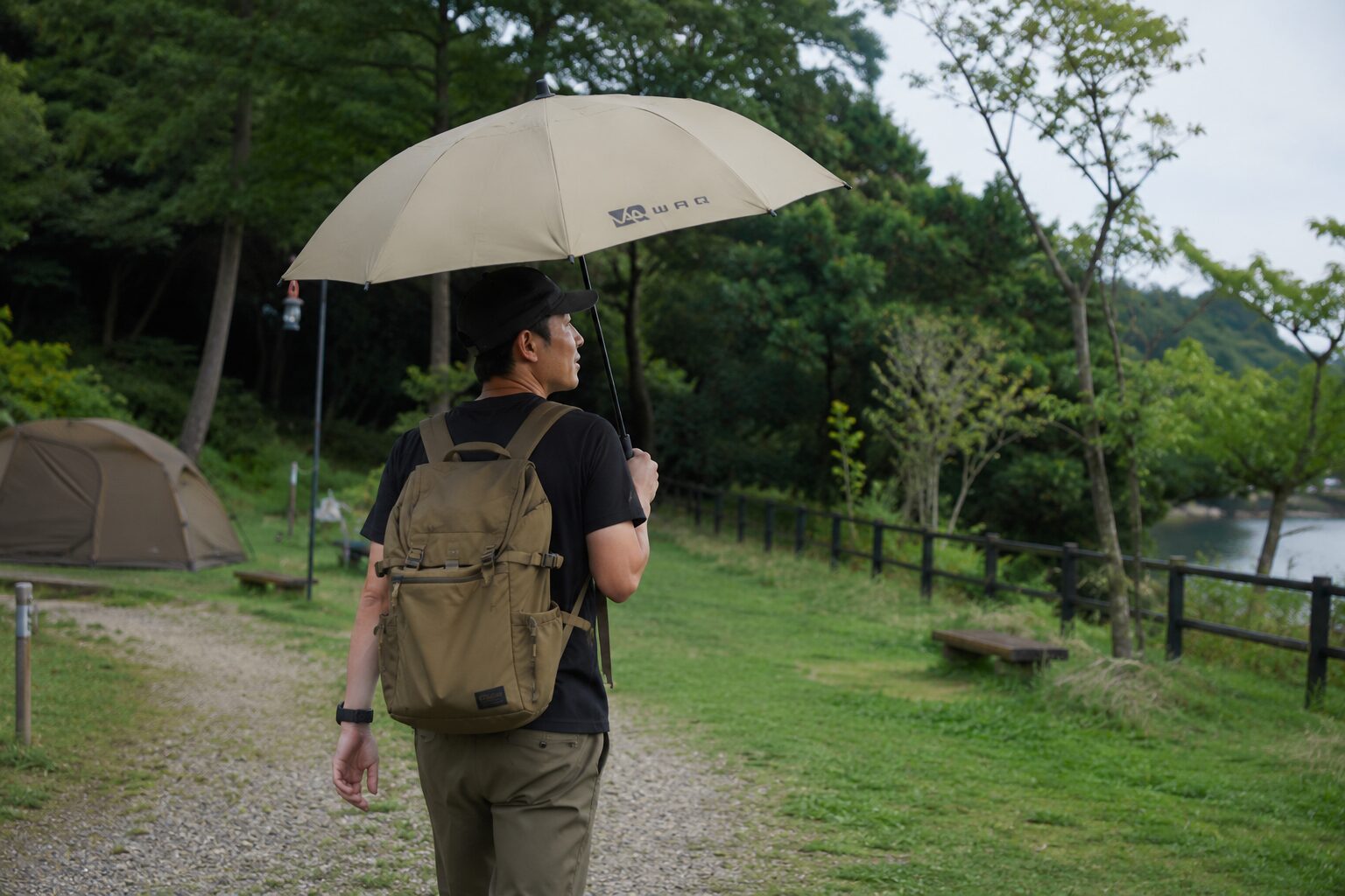 パパがWAQ Field Umbrellaを使用している様子
